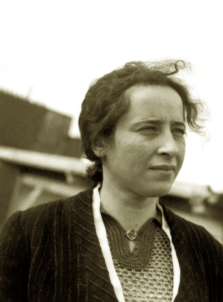 Х арендт научный взгляд. Ханна Арендт. Ханна Арендт философия. Ханна Арендт молодая.