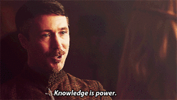 Petyr Belish o ''Meñique'' diciendo una de sus célebres frases en 'Game of Thrones'