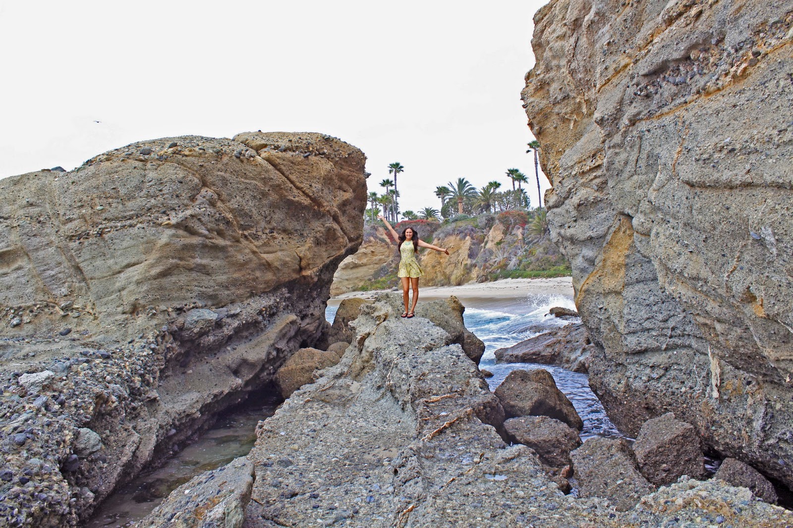 Fashion and beauty blogger Michelle Kehoe of Mash Elle shares the best locations for photoshoots in Laguna Beach, California Mash Elle beauty blogger travels to Laguna Beach | what to do in Laguna beach | California travel | trip to California | Laguna Hills