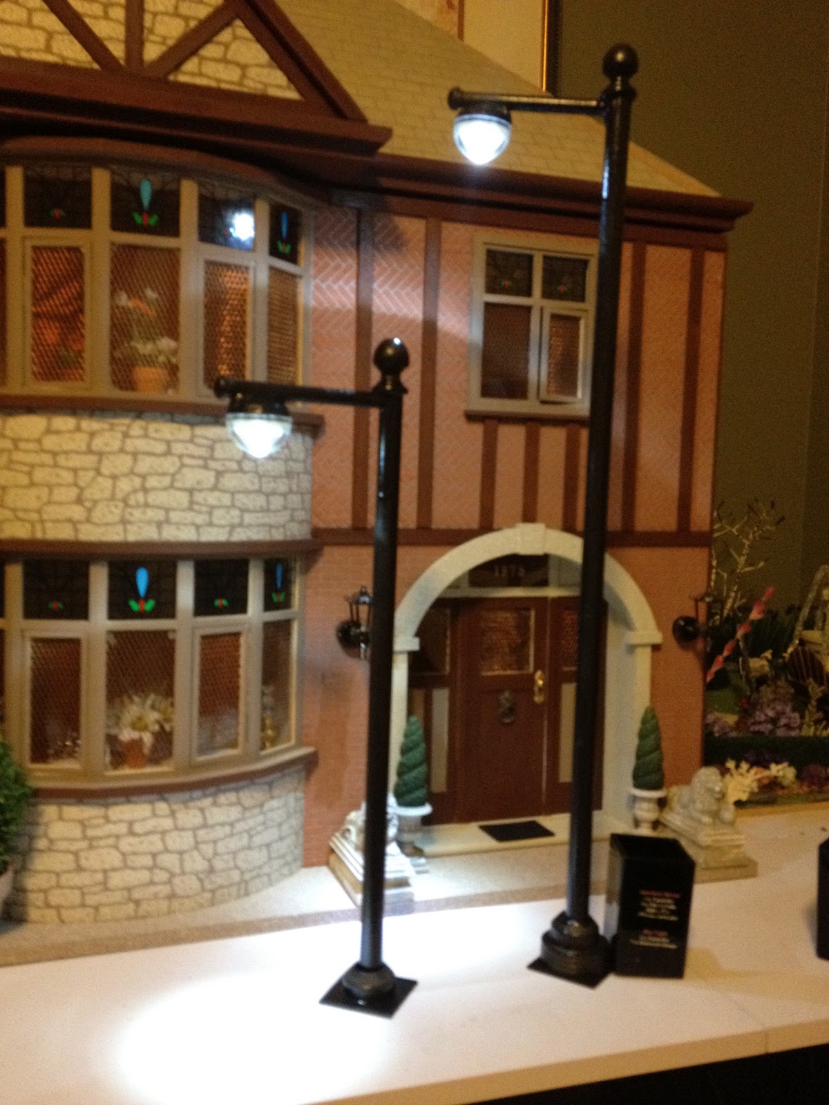 Jocelyn's Mountfield Dollhouse: Street Lamp Post Made Using Battery