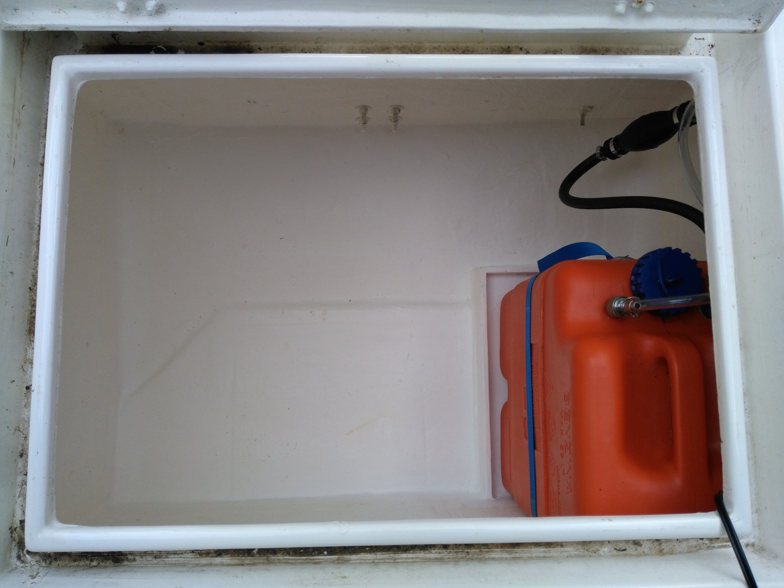 We sail Phobos 21 Diesel heater installation III.