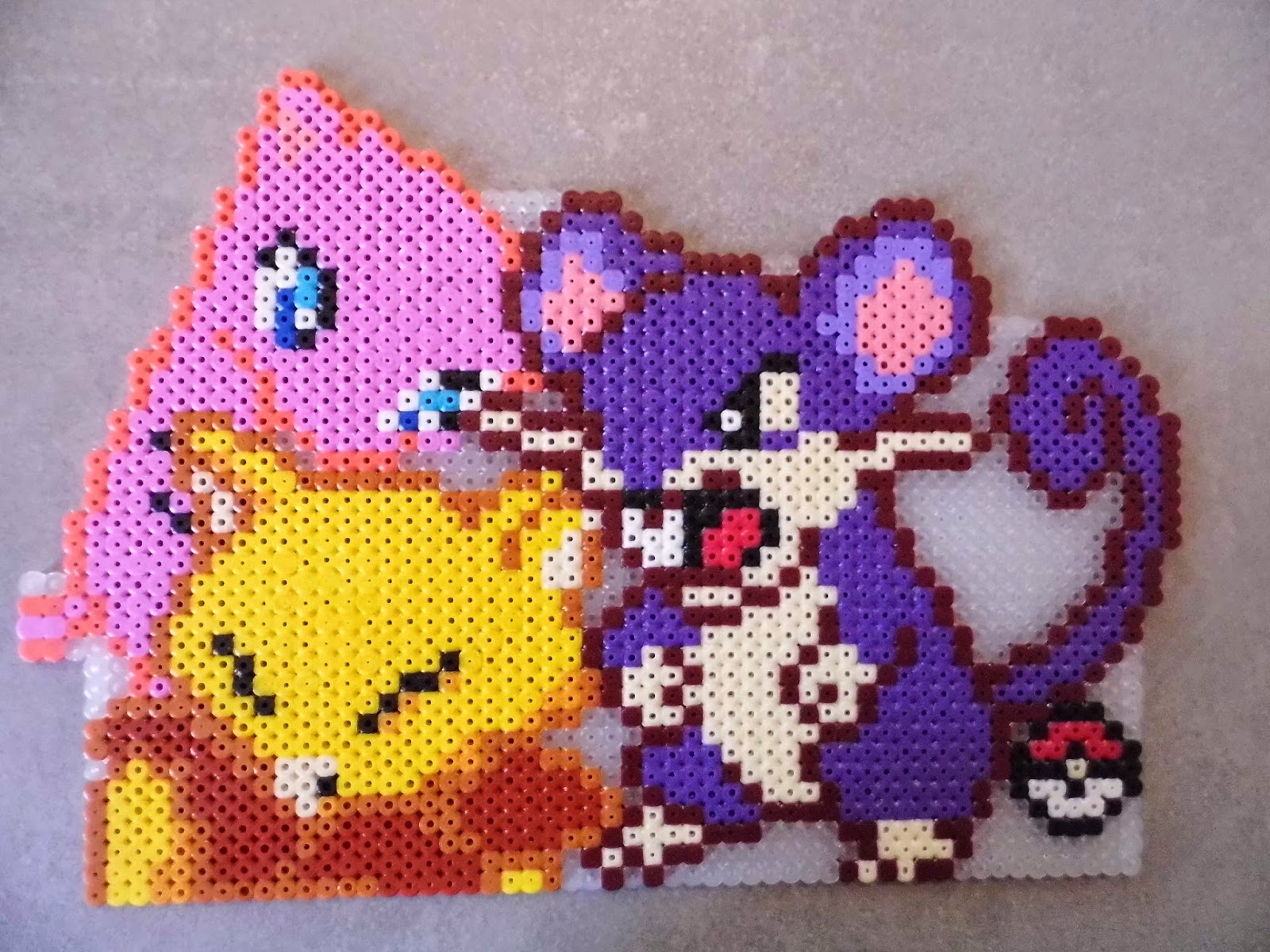 pixel art en perle hama: tableau pokemon en perle hama