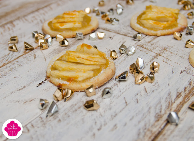 Tartelettes aux pommes et tablier personnalisé