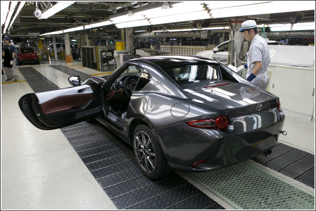 Production of the MX-5 RF model at Mazda's Ujina factory
