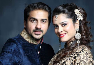 Pushkar Jog Family Wife Son Daughter Father Mother Marriage Photos Biography Profile.