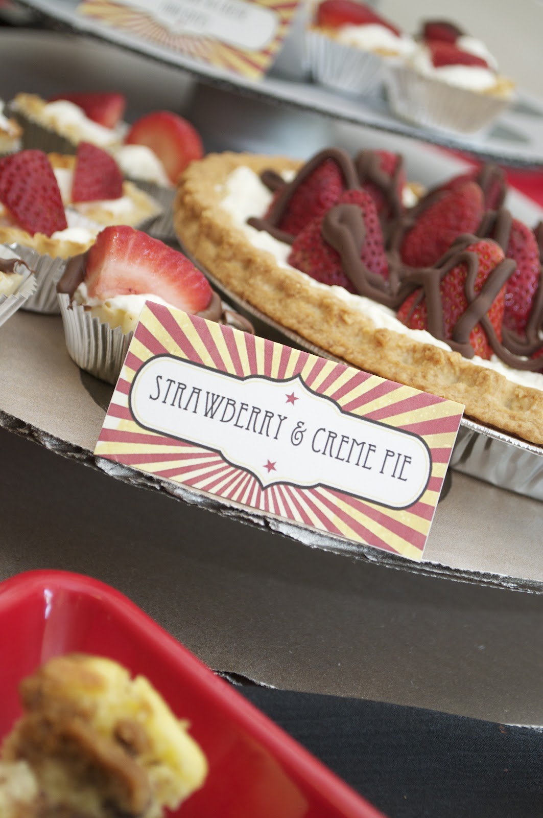 ParDIY Hollywood Themed Dessert Table