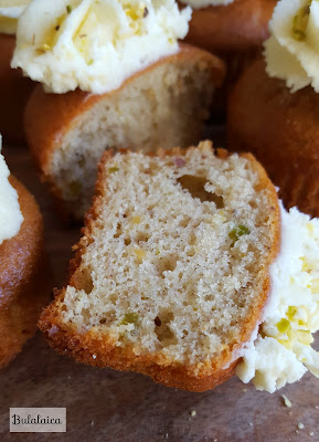 Mini cupcakes de plátano y pistachos con cobertura de mascarpone Mini cupcakes de plátano y pistachos con cobertura de mascarpone