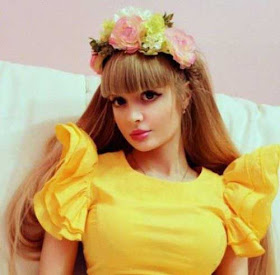 فتاة روسية تحقق شهرة واسعة بسبب شبهها لدمية باربي!