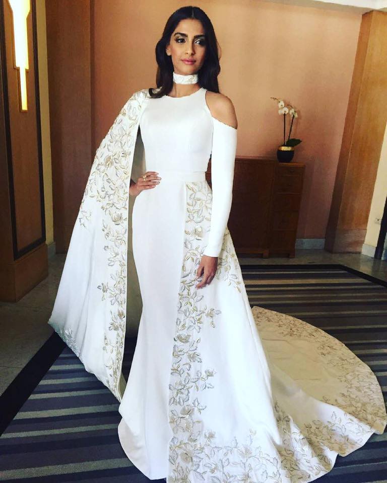 Cannes: Sonam Kapoor spells elegance in all-white ensemble ()