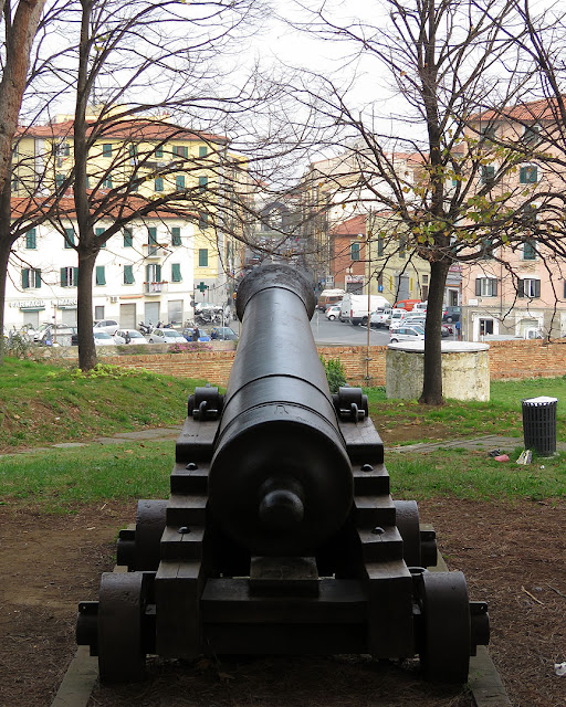 Old cannon, Fortezza Nuova, Livorno