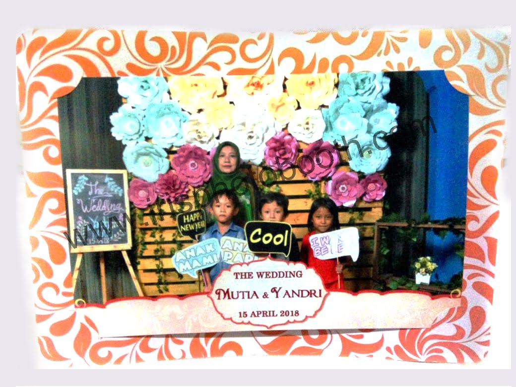 Photo Booth Wedding - Souvenir Resepsi Pernikahan - IRIS PhotoBooth