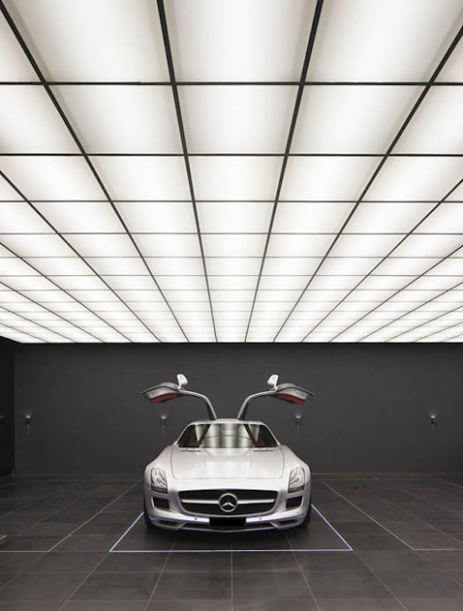 バットマンの秘密基地 豪邸の地下に建設されたガレージがカッコいい Idea Web Tools 自動車とテクノロジーのニュースブログ