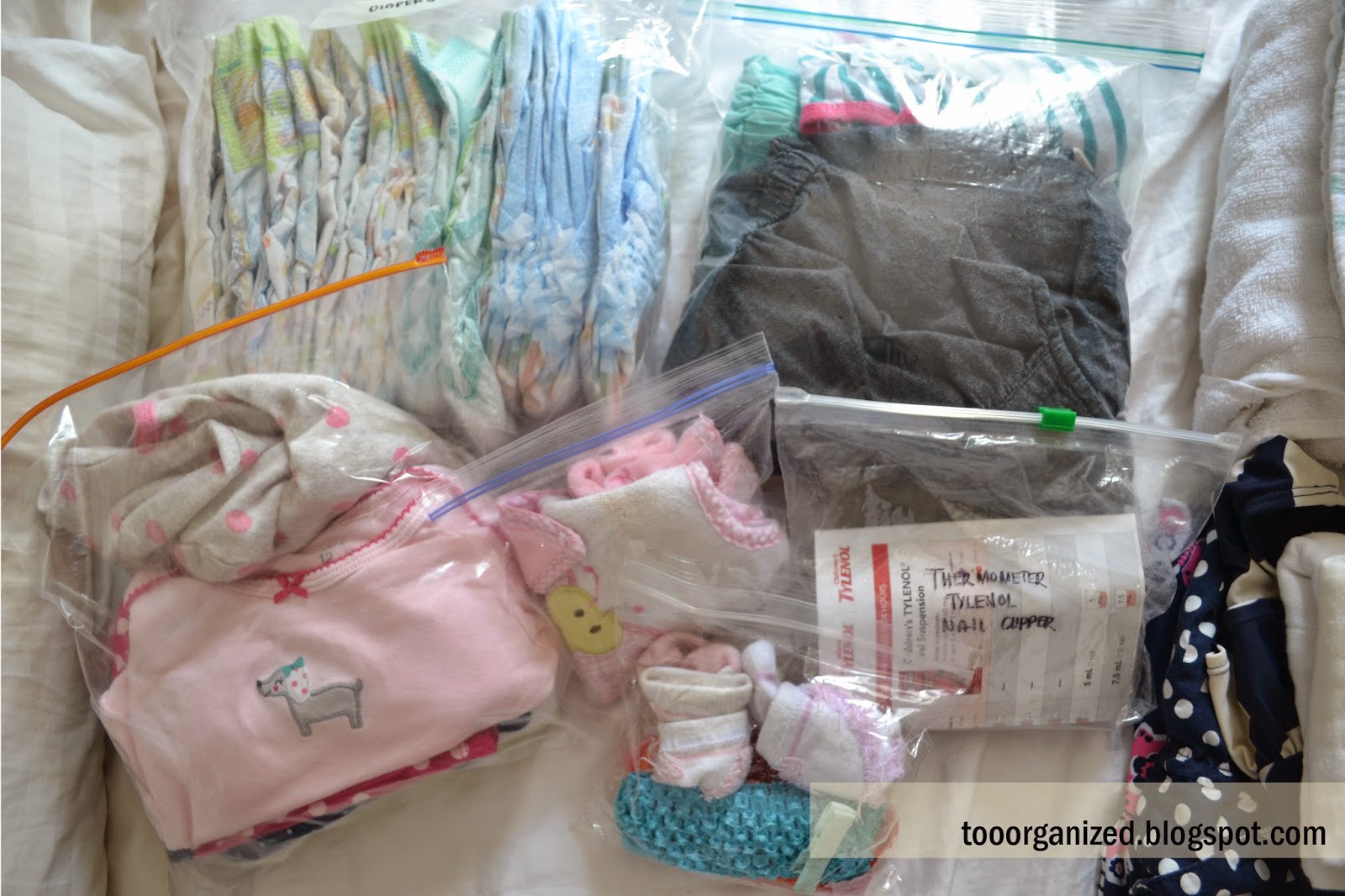 HOW TO PACK BABY CLOTHES USIING ZIPLOCK BAGS TOO ORGANIZED