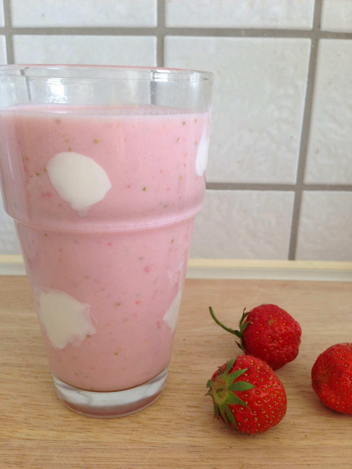 Shake mit Erdbeeren und Kokos.