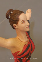 ritratto fidanzata in miniatura statuette da foto ragazza sport idee regalo moglie orme magiche