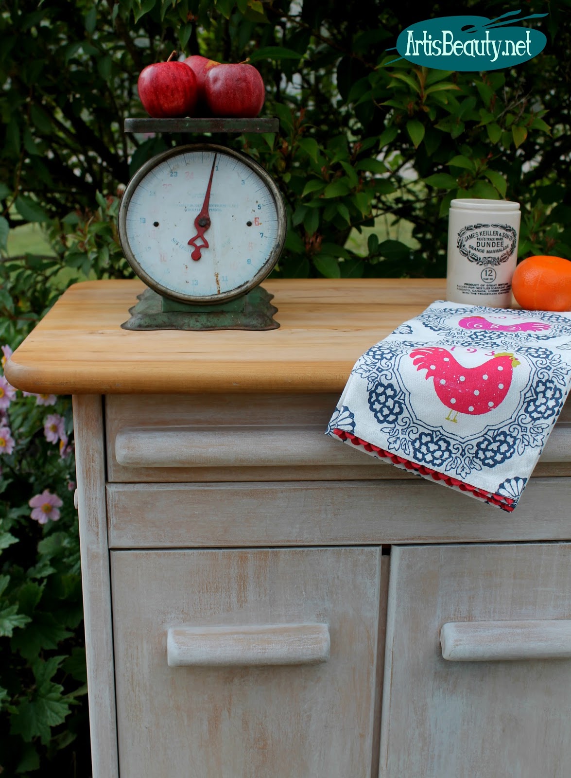 ART IS BEAUTY ROLLING KITCHEN CART MAKEOVER USING VINTAGE EFFECTS PAINT