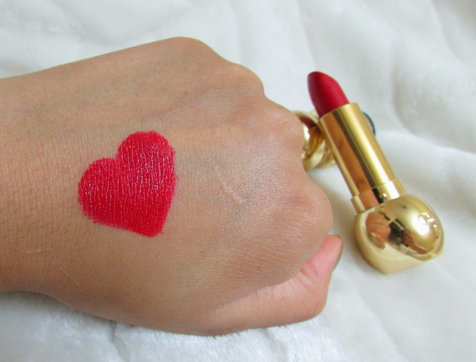 best red lipstick,red lipstick , lips , perfect red lipstick , dior , dior review , dior red lipstick review, dior ange bleu , dioe ange blew review, dior ange blue review price , dioe ange bleu price in india, dior ange blue review india , dior india, dior makeup , dior price india, dior lipstick price india