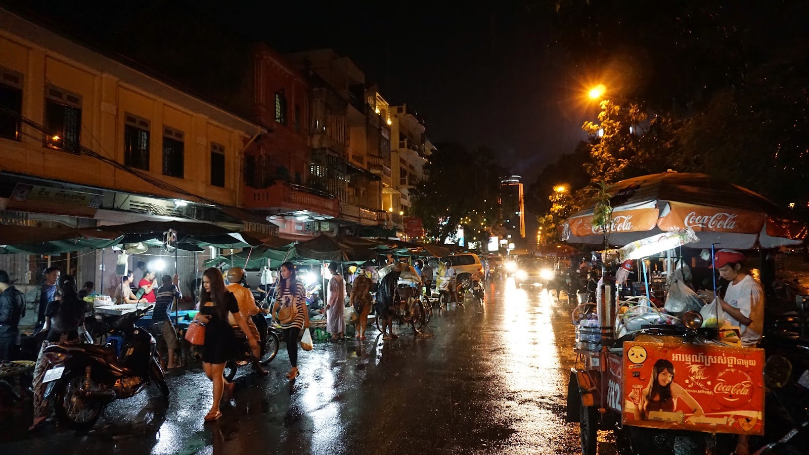 Phnom Penh night market