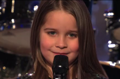 [+Video] Aaralyn, la niña heavy metal de seis años