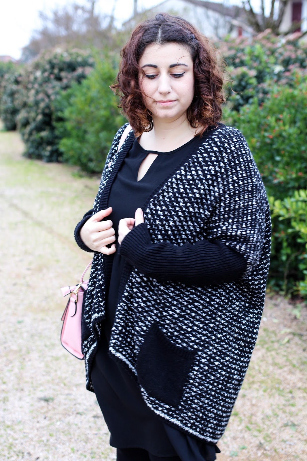 Ma jolie petite robe noire | Le Blog de Julia / Blogueuse mode grande taille made in Lyon