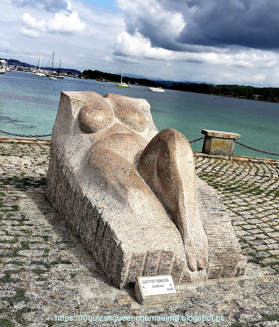 Escultura no passeio marítimo Escultura no passeio marítimo
