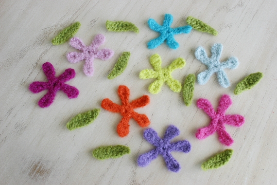 Wee Felted Blooms crochet pattern by Susan Carlson of Felted Button