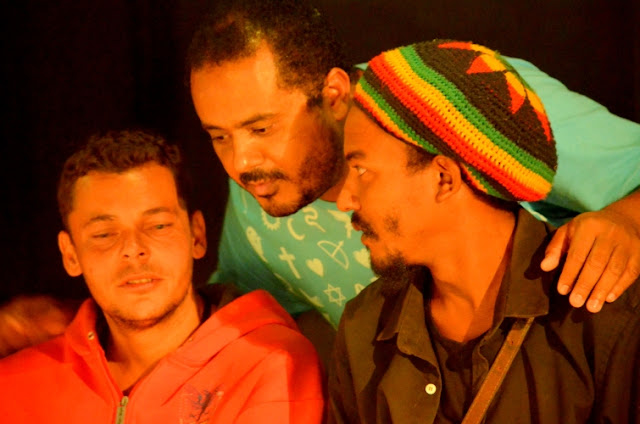 Valdeci Moreira com os convidados especiais na noite de estréia Foto Joaquim Dantas