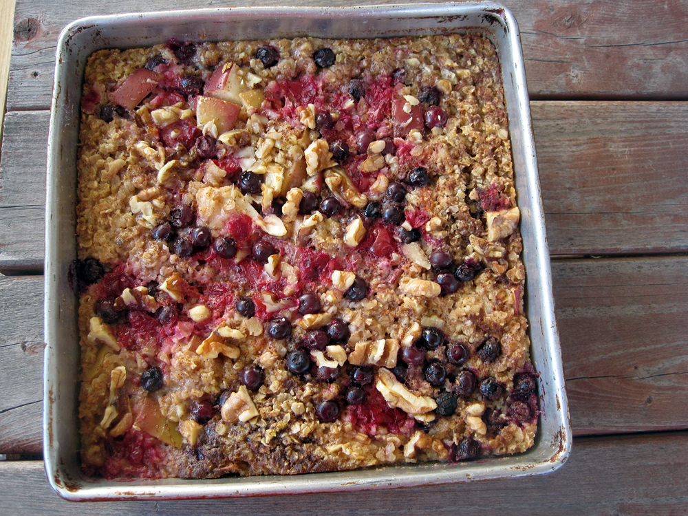 Cupcake Muffin Baked Oatmeal with Fruit and Nuts