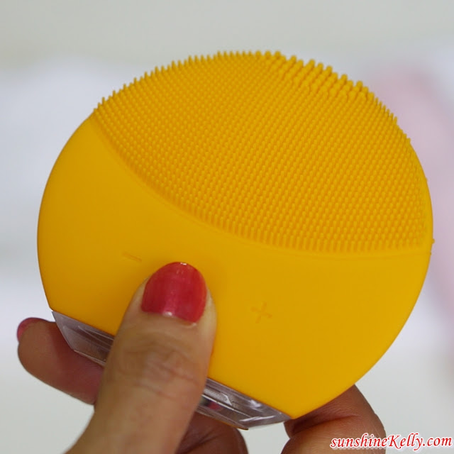 foreo, luna mini 2 Review, 1-Minute to a Healthy Glowing Skin, skincare tips, skin devices, skin devices review, face cleansing brush, skin cleansing brush, cleansing brush, face cleanser brush, facial cleanser brush, deep cleansing brush, silicone face brush, silicone facial brush, silicone cleansing brush, sonic facial brush, sonic face brush, sonic cleansing brush, electric facial brush, electric face brush, electric cleansing brush, facial exfoliating brush, face exfoliation brush, facial scrubbing brush, beauty