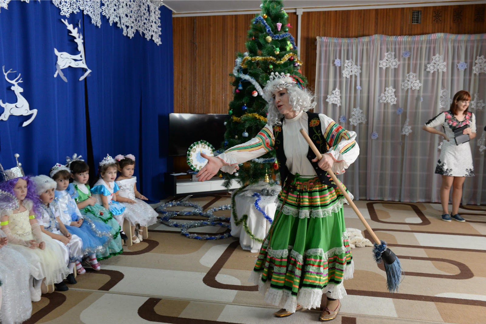 веселого утренника. новогодний праздник в детском саду. веселого утренника. веселого утренника. новогодний утренник в сдк.
