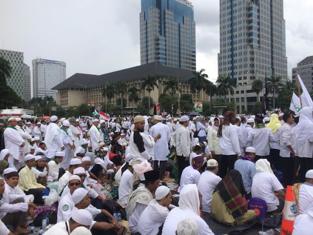 Rangkuman Foto dan Video dalam Aksi Bela Islam Jilid III Rangkuman Foto dan Video dalam Aksi Bela Islam Jilid III