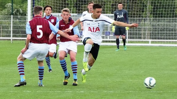 Oficial: El Aston Villa renueva a Callum Rowe