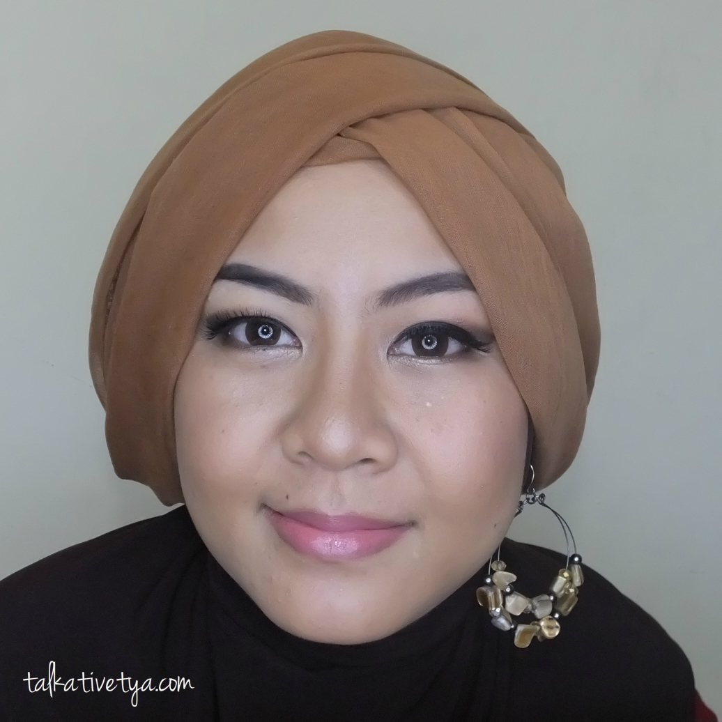 TUTORIAL Daily Natural Makeup With 1 Day Acuvue Define Talkative