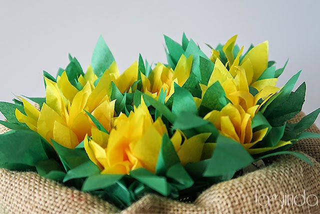 flores papel presentación arroz boda