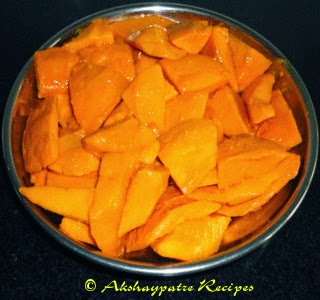 chopped mangoes