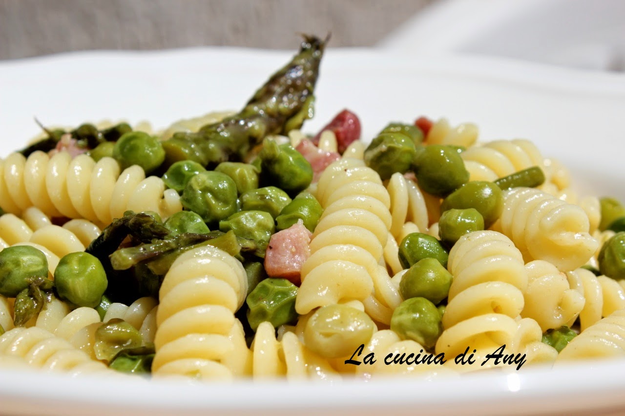 pasta con piselli, asparagi e pancetta - paste cu mazare, sparanghel si pancetta