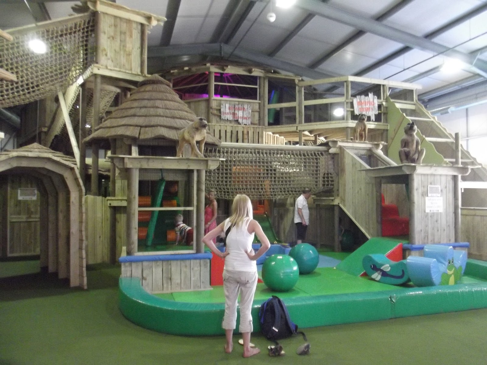 Harewood CE Primary School  Log Yorkshire Wildlife Park