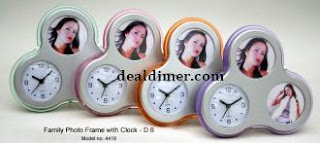 Flower Shape Family Photo Frame With Clock
