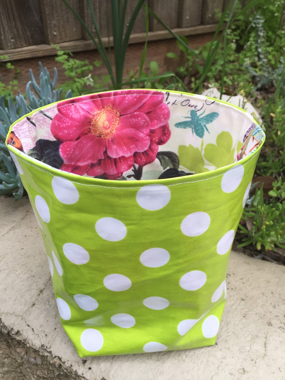 Fishkopp Tutorial how to sew a reversible decorative flower pot