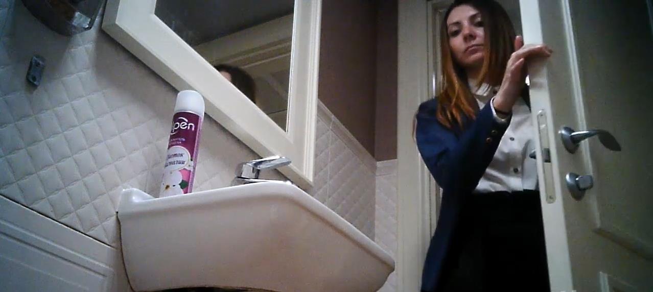 Maedchen Schulmaedchen Toilette Masturbieren