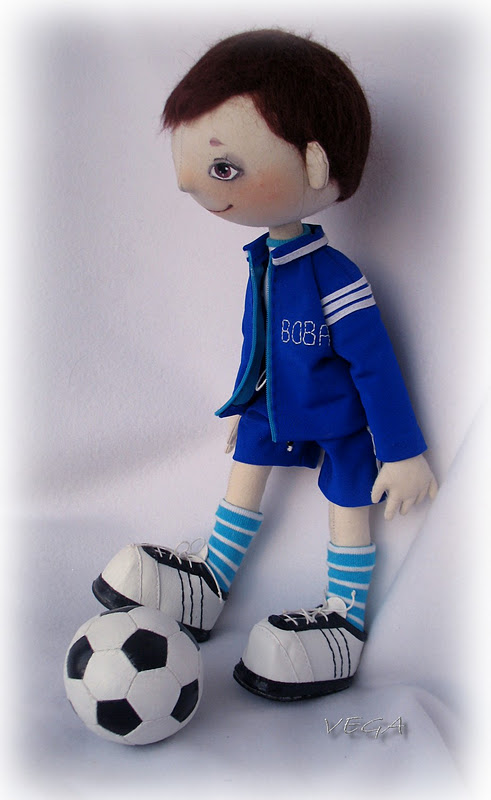 игрушка футболист футболист. мальчик футболист из мастики. куколка футболист. игрушка футболист своими руками. игрушка футболист своими руками.