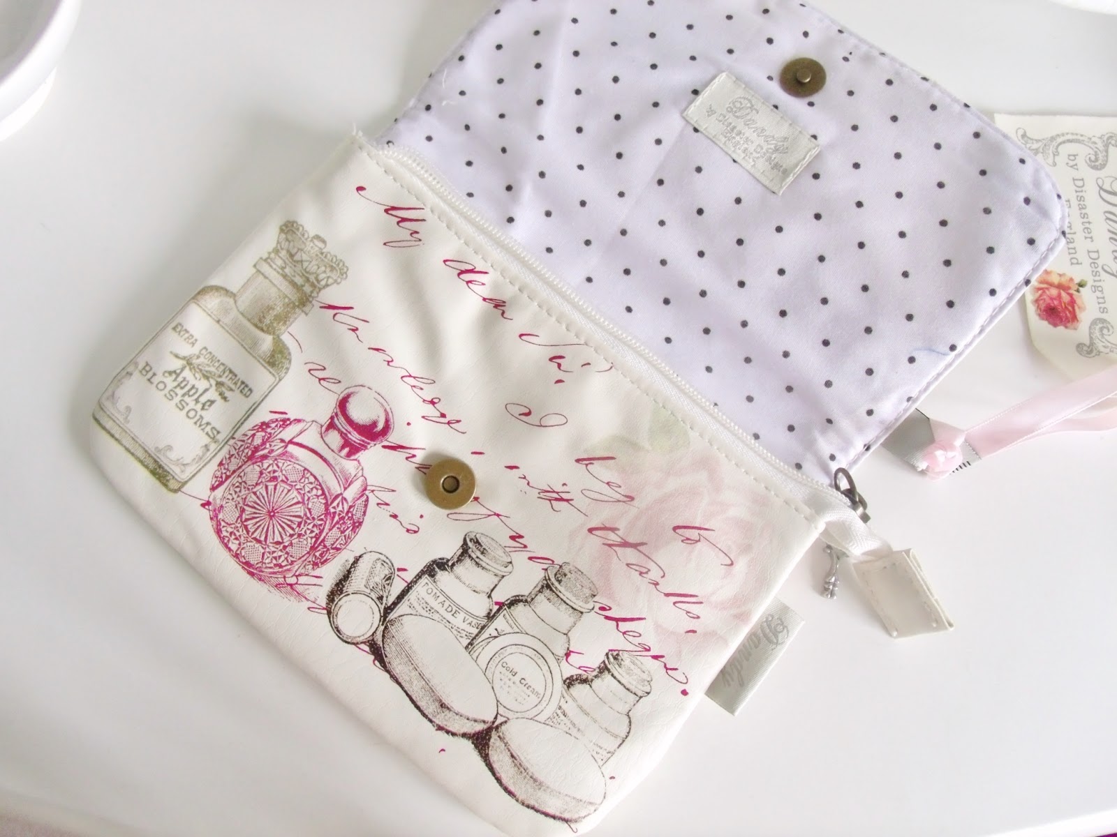 Gifts Ideas for Girls - Flamingo Gifts ♥ | Victoria's Vintage Blog