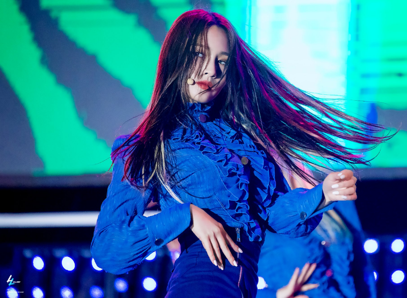 아이컨택하면 단박에 압살될거 같은 카리스마가진 여돌 | 인스티즈