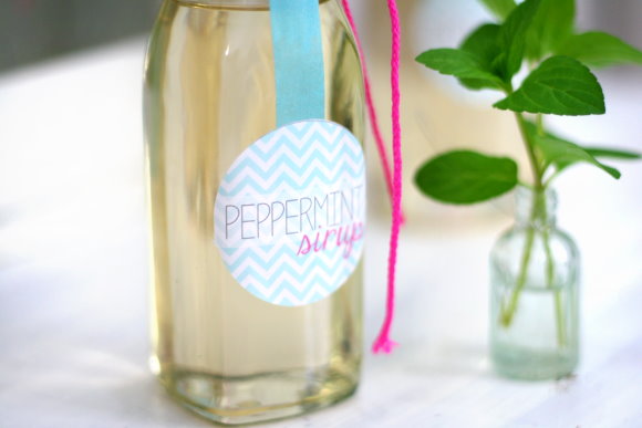 homemade peppermint sirup - recipe and free printable label