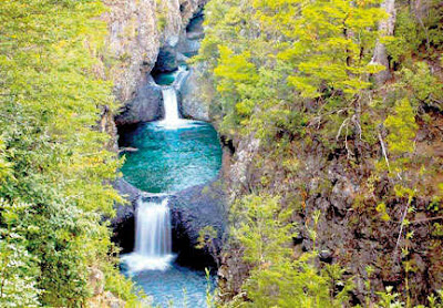 Photo: www.diariolaprensa.cl Las Siete Tazas National Park, Chile.