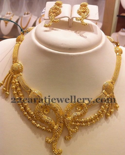 Gold Uncut Shining Necklace Jewellery Designs