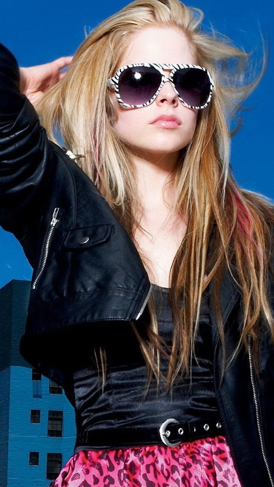   Avril Lavigne Sunglasses   Android Best Wallpaper