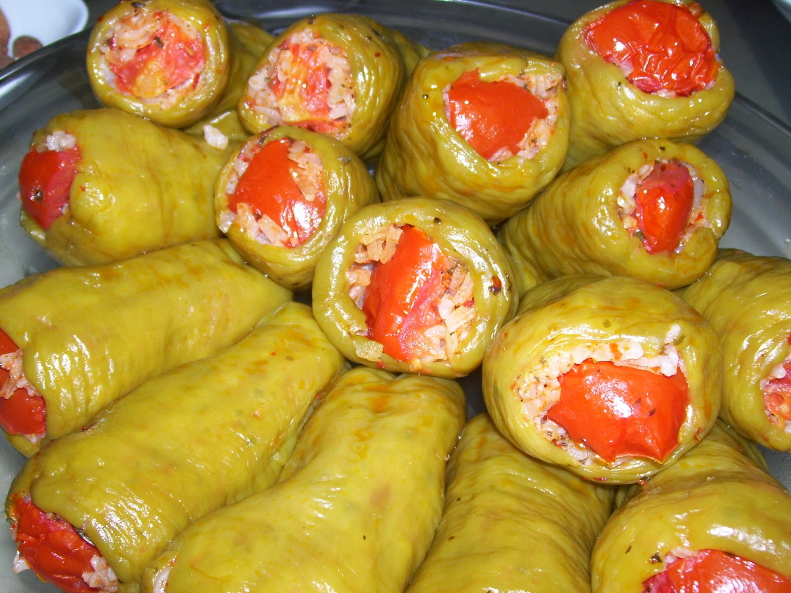Füsununmutfağı: ZEYTİNYAĞLI BİBER DOLMASI