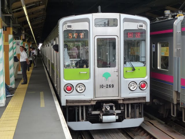 都営新宿線　回送4　10-000形260F