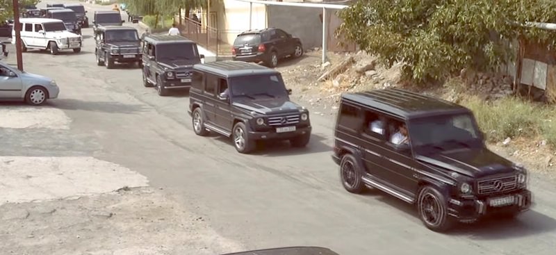 黒塗りベンツの大名行列。！アルメニアの結婚式の車列が高級車だらけで怖すぎる。 - Idea Web Tools | 自動車とテクノロジーの